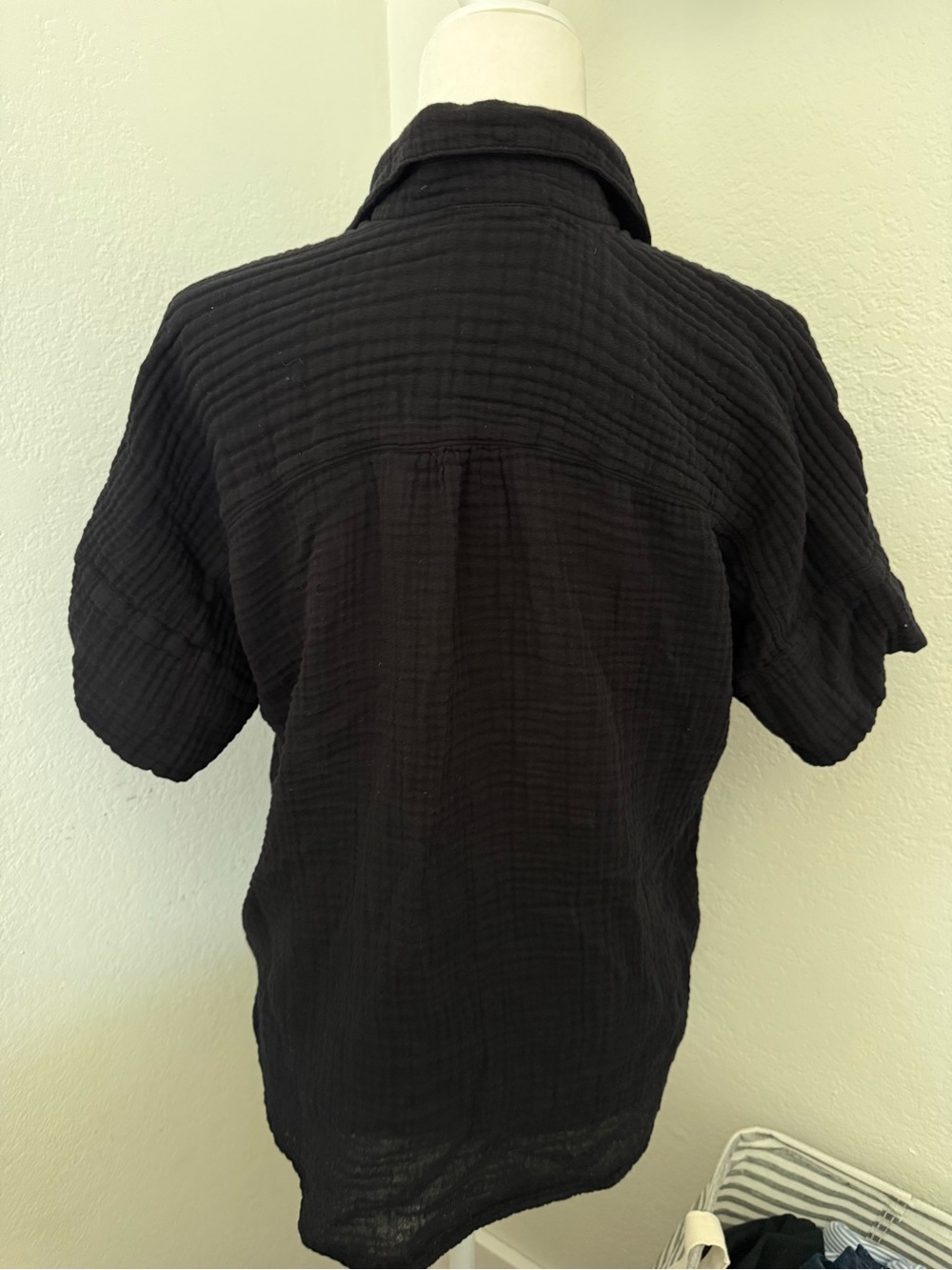 Michael Stars Black Short-Sleeve Gauze Button-Down Top - Picture 4 of 6